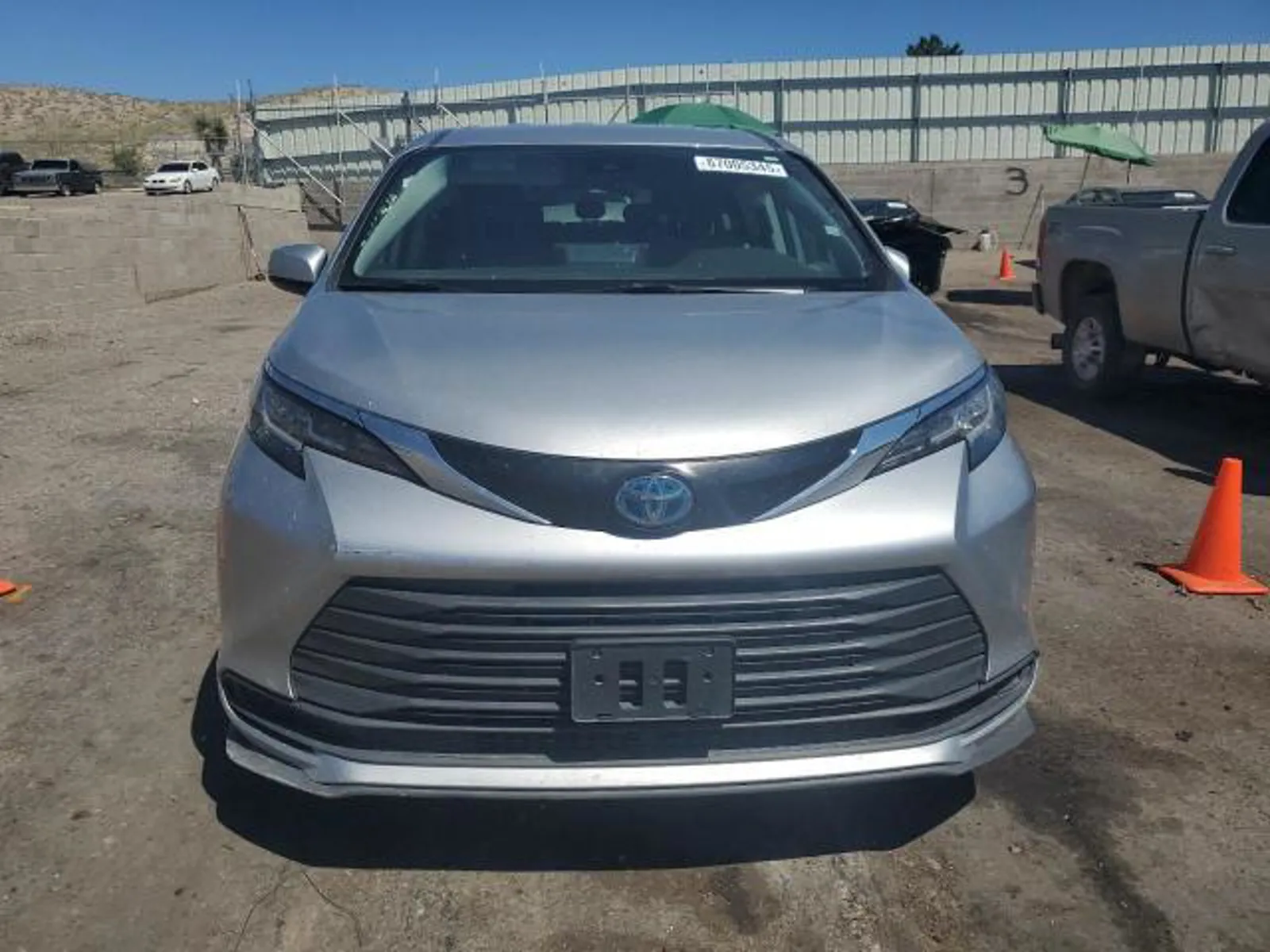 TOYOTA SIENNA LE HYBRID 2.5L FWD