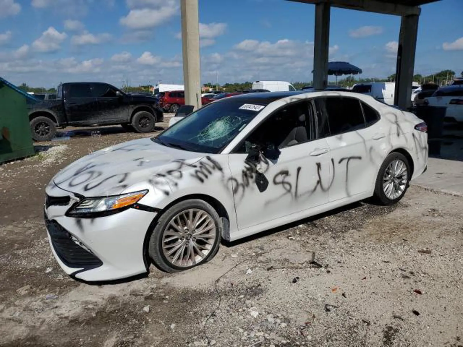 TOYOTA - CAMRY XLE 2.5L (READY CAR )